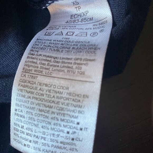 EUC Banana Republic SS navy sweater tee with white piping at neck . Size XS - Picture 4 of 5